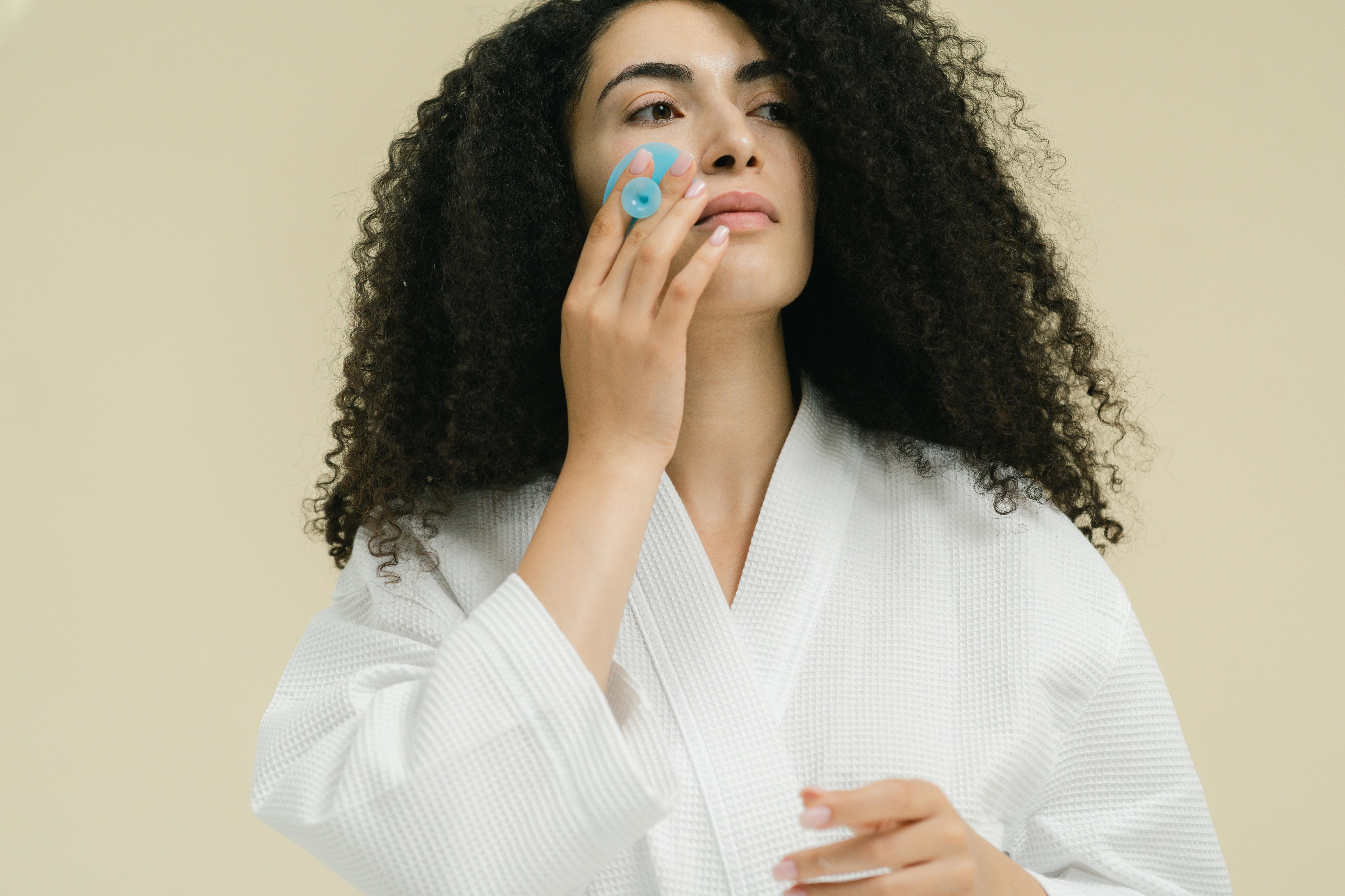 Silicone sponge makeup for smooth and waste-free foundation application